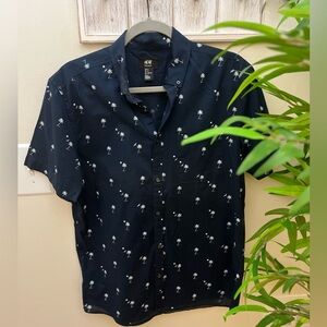 H&M Men's Navy with White PalmTrees Regular Fit, Button Down Shirt, Size Med